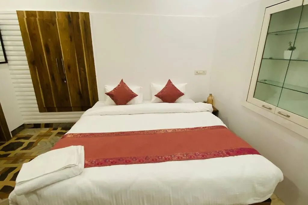 Raahi Private Luxury Room Near Kashi Vishwanath Varanasi